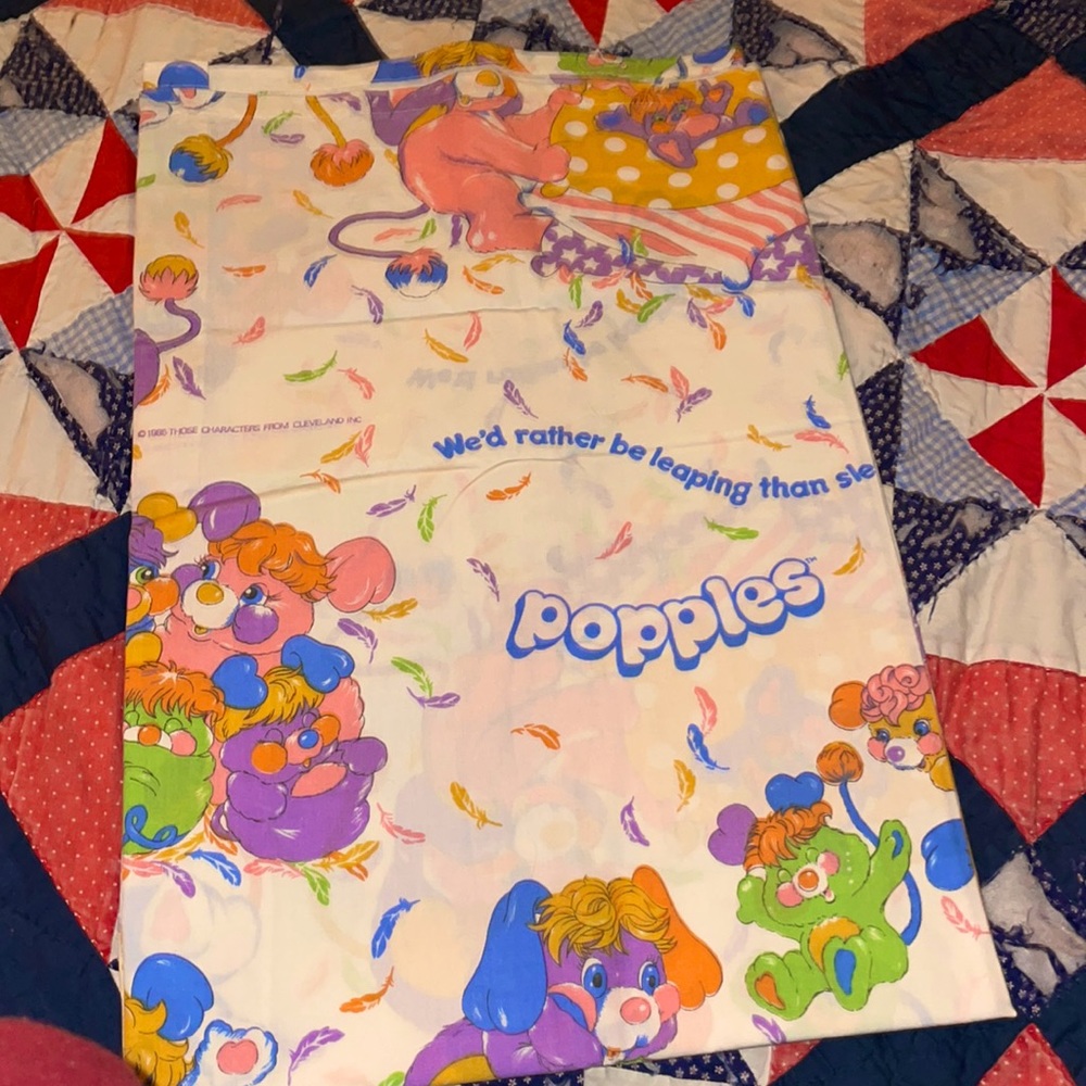 Vintage popples bed sheet